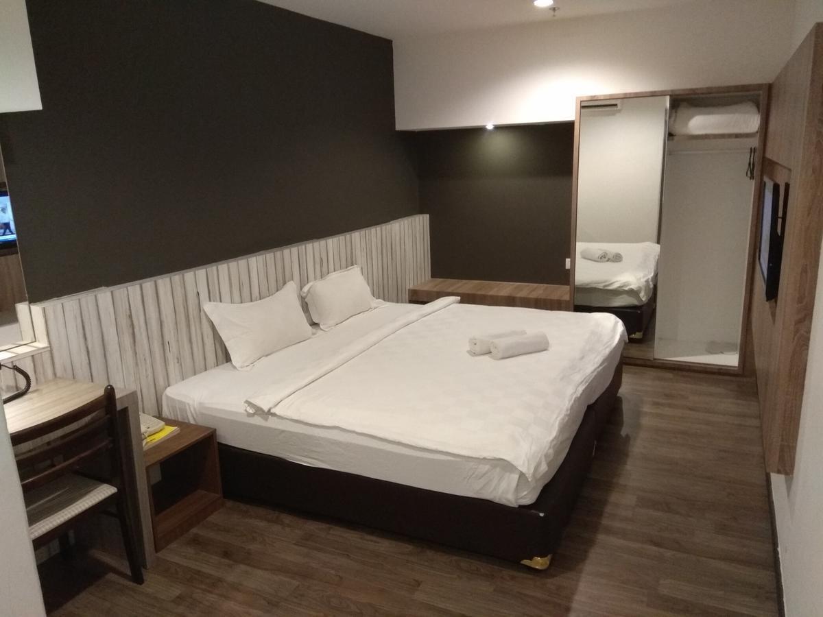 Standard King Room (No Window)