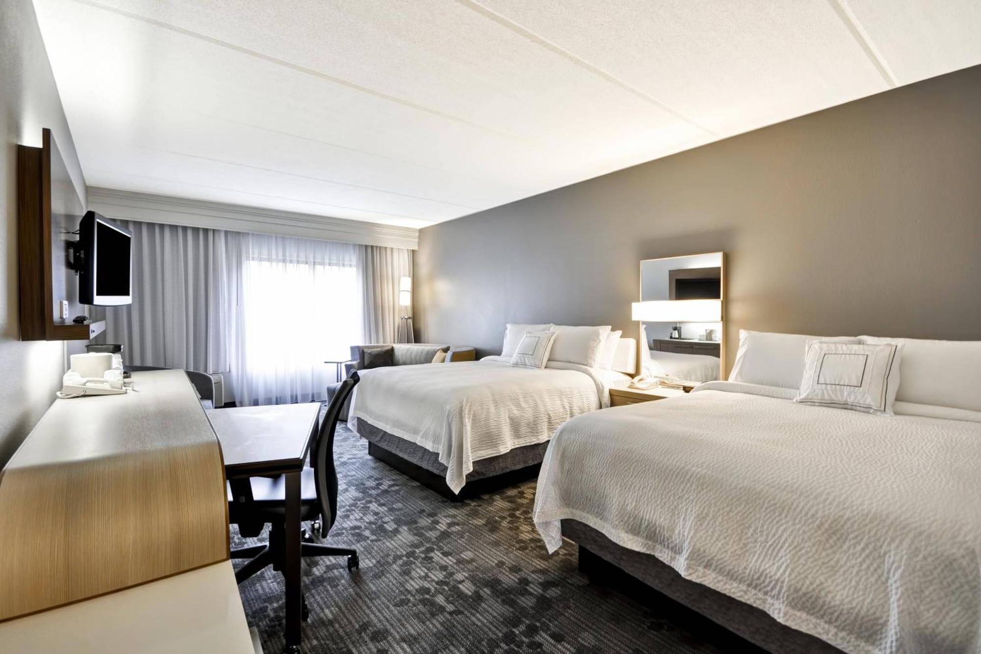 Queen Room with Two Queen Beds - Hearing Accessible