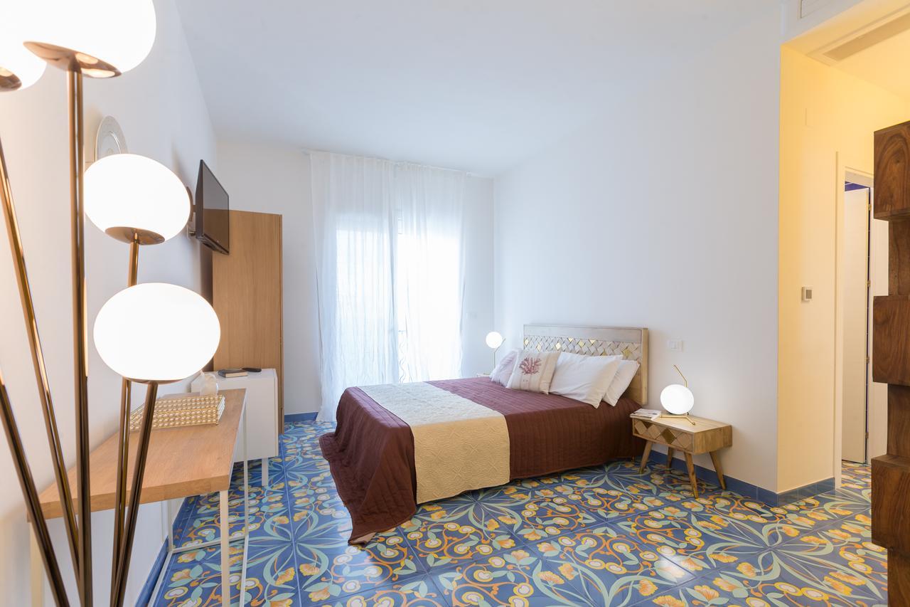 Deluxe Triple Room,587992878:JPEG