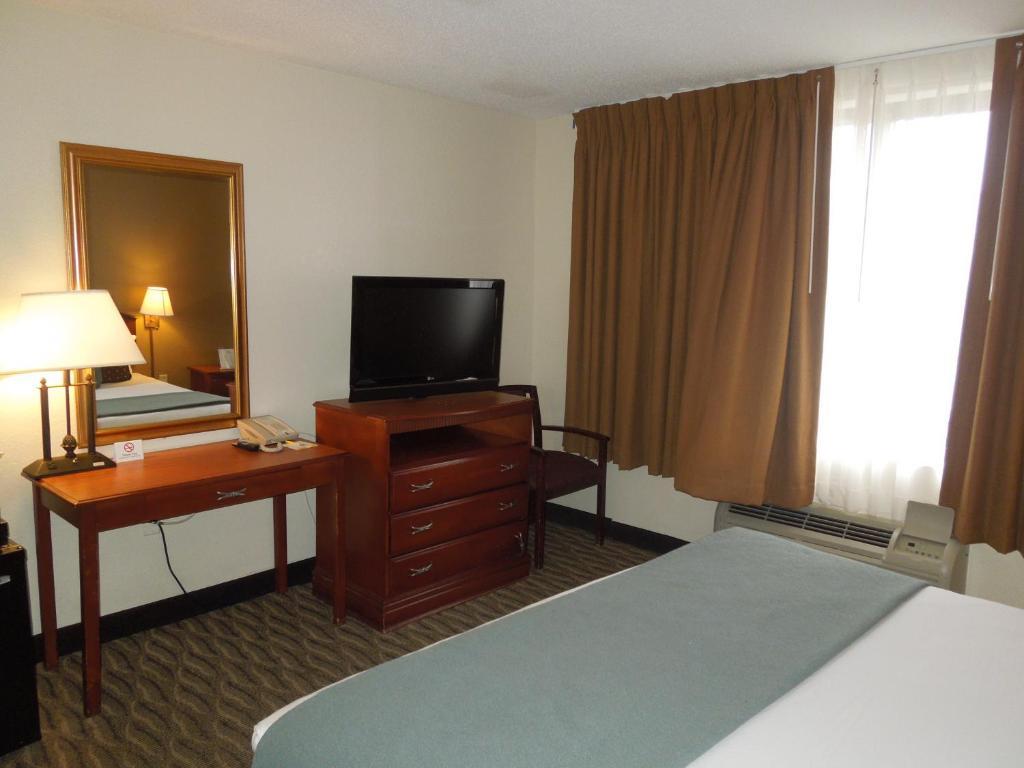 Deluxe Double Room with Two Double Beds - Non-Smoking