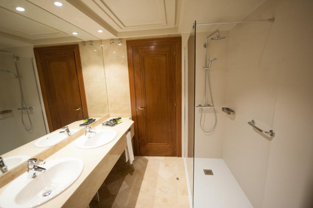 Twin Room with Sea View