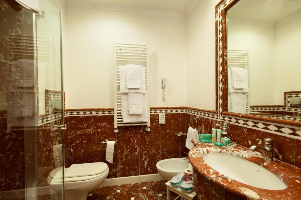 Quarto com Cama de Casal ou 2 de Solteiro