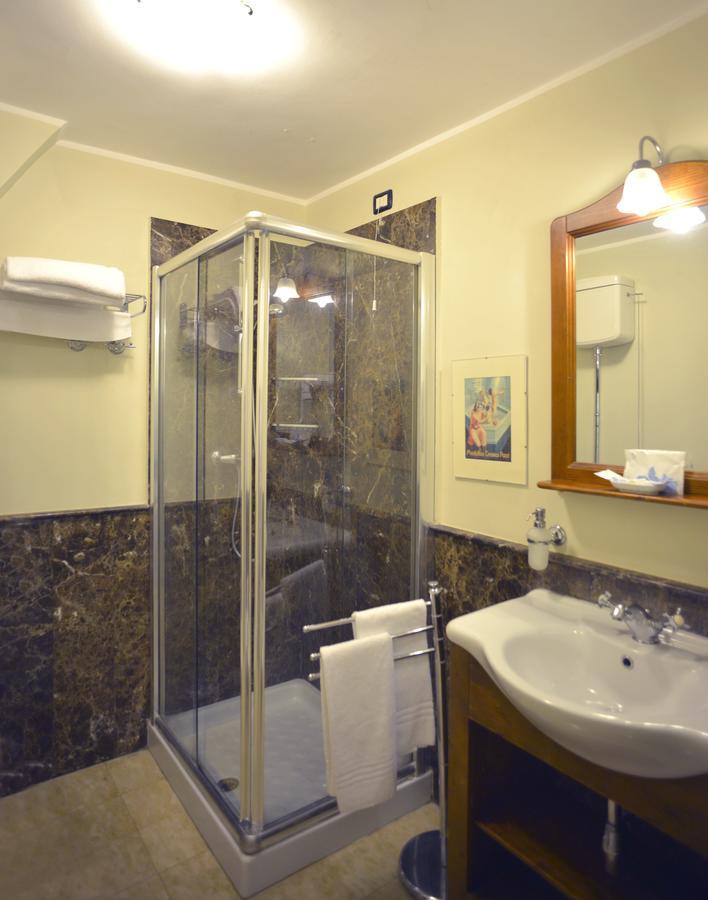 Zweibettzimmer mit eigenem Bad