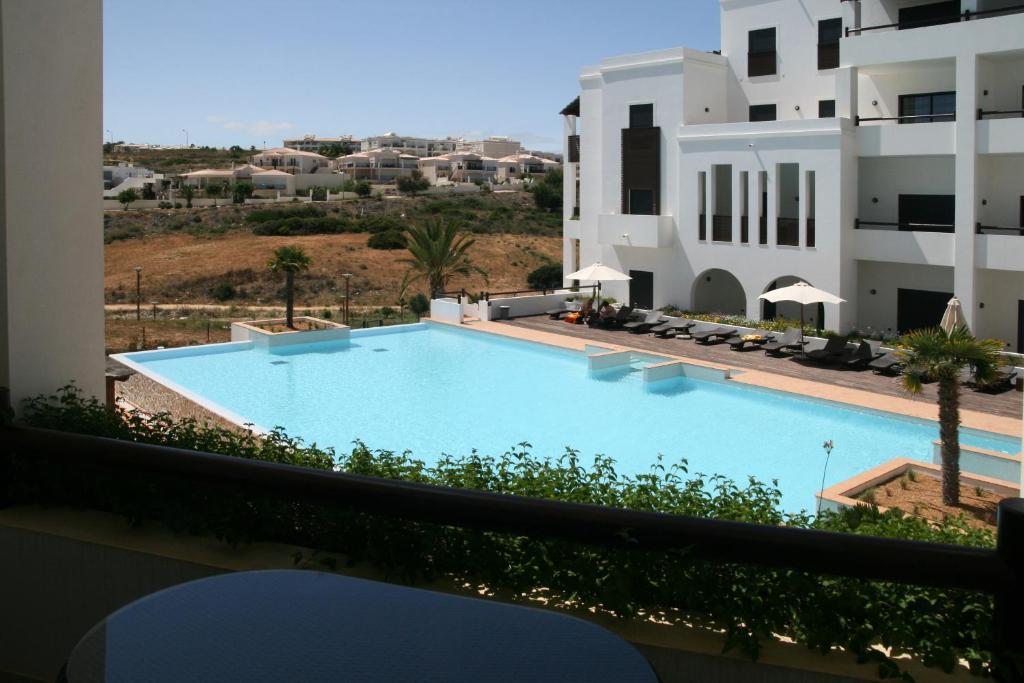 One-Bedroom Apartment with Pool View,1012284997:JPEG