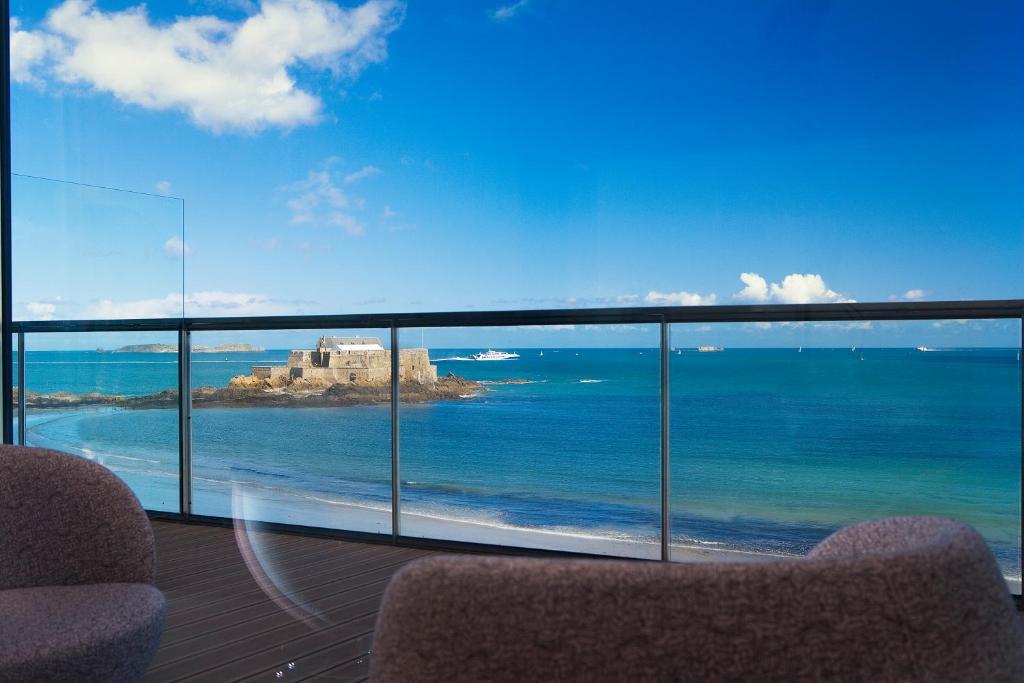 Evasion room with Ocean View