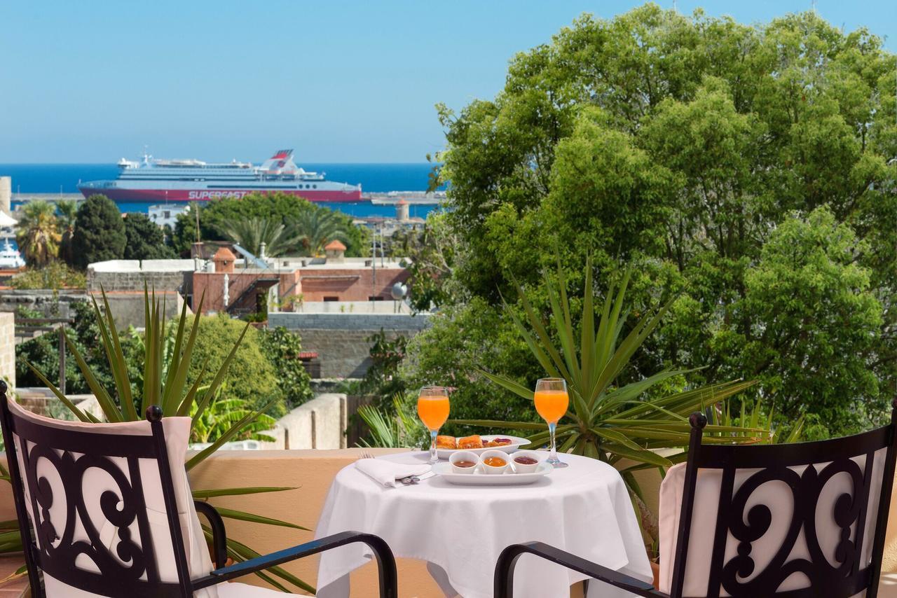 Royal Grand Master Suite met Bubbelbad op Terras en Uitzicht op Zee