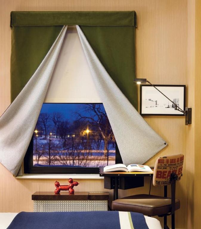 Queen Room with Lake View