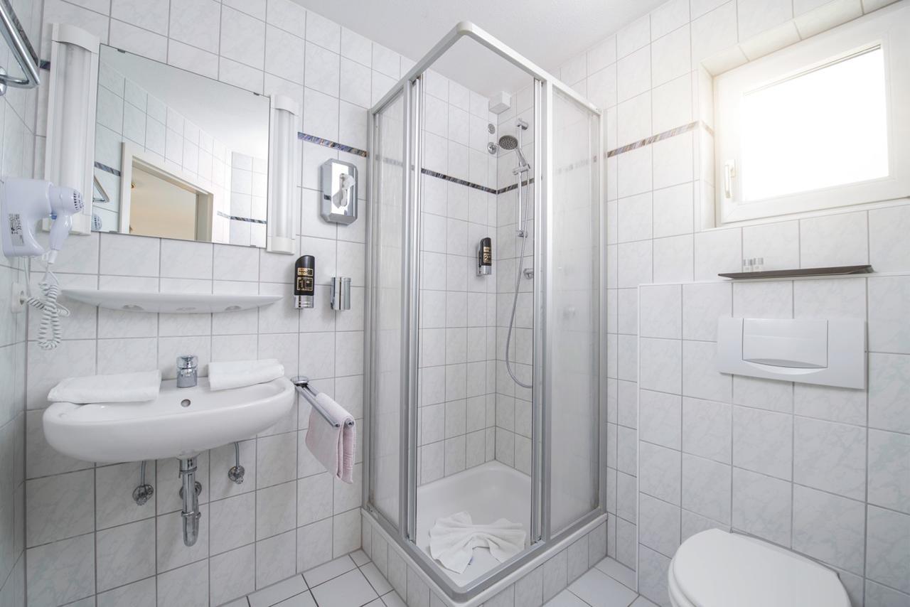 Doppel- oder Zweibettzimmer