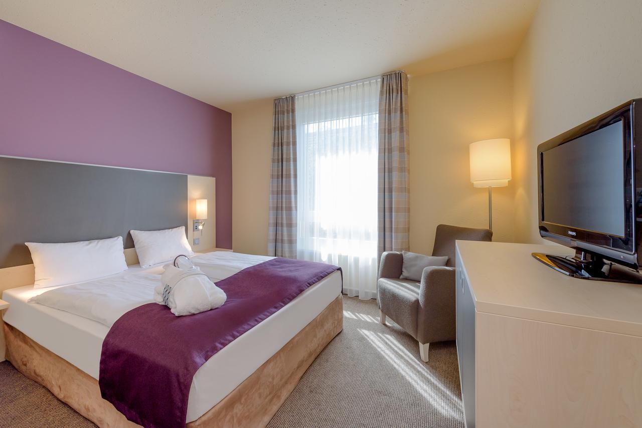 Junior Queen Suite