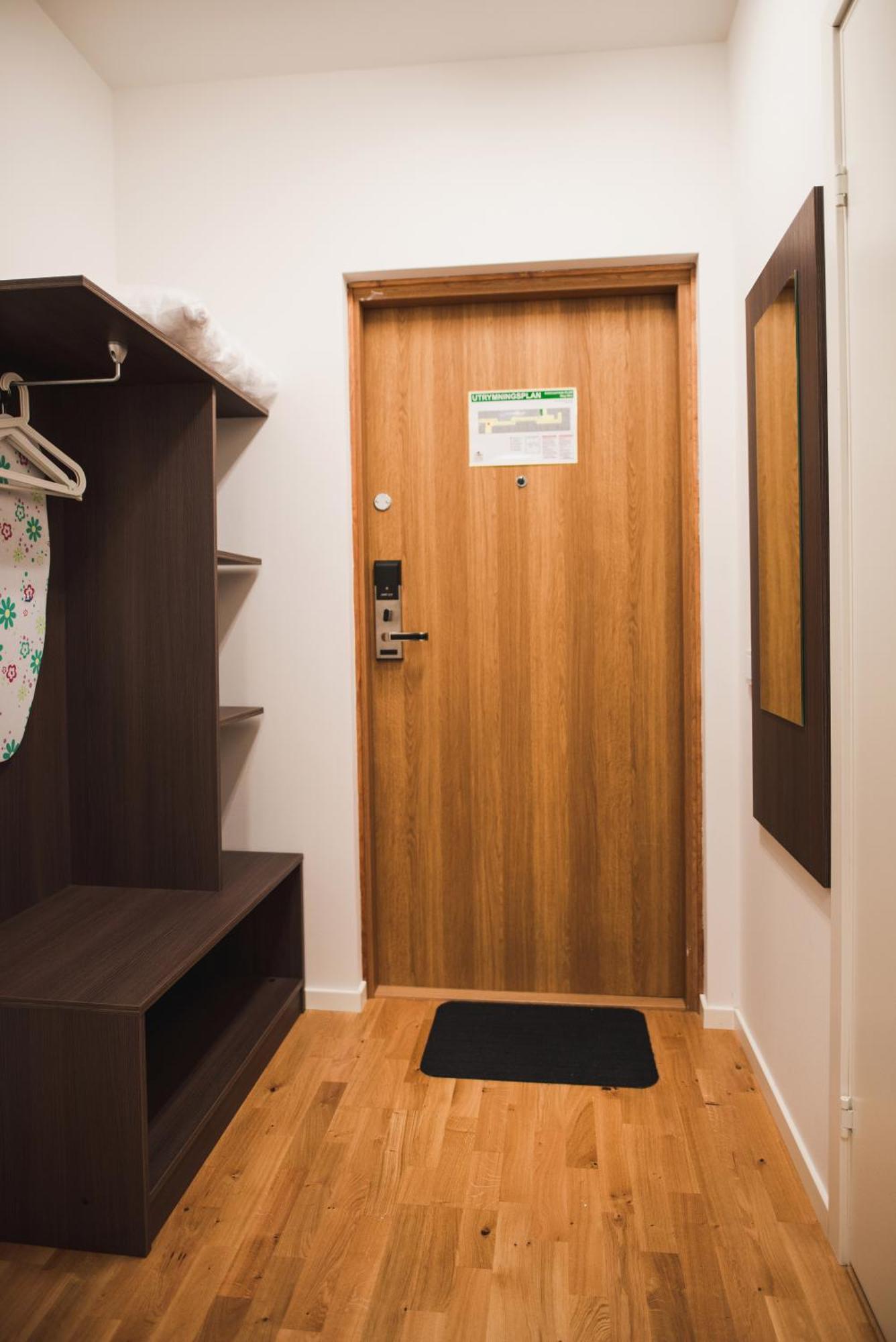 Single Room with No Window,685510074:JPEG