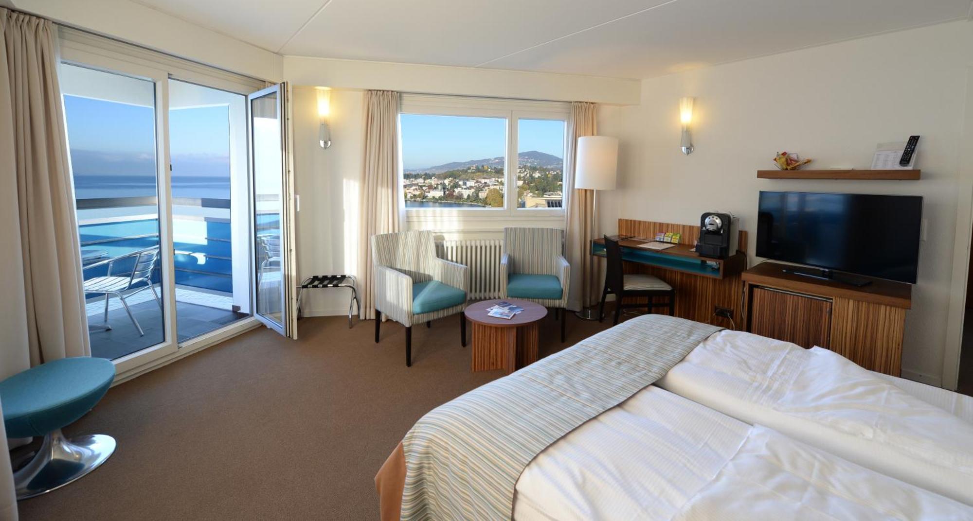 Panorama Room – lake view and balcony