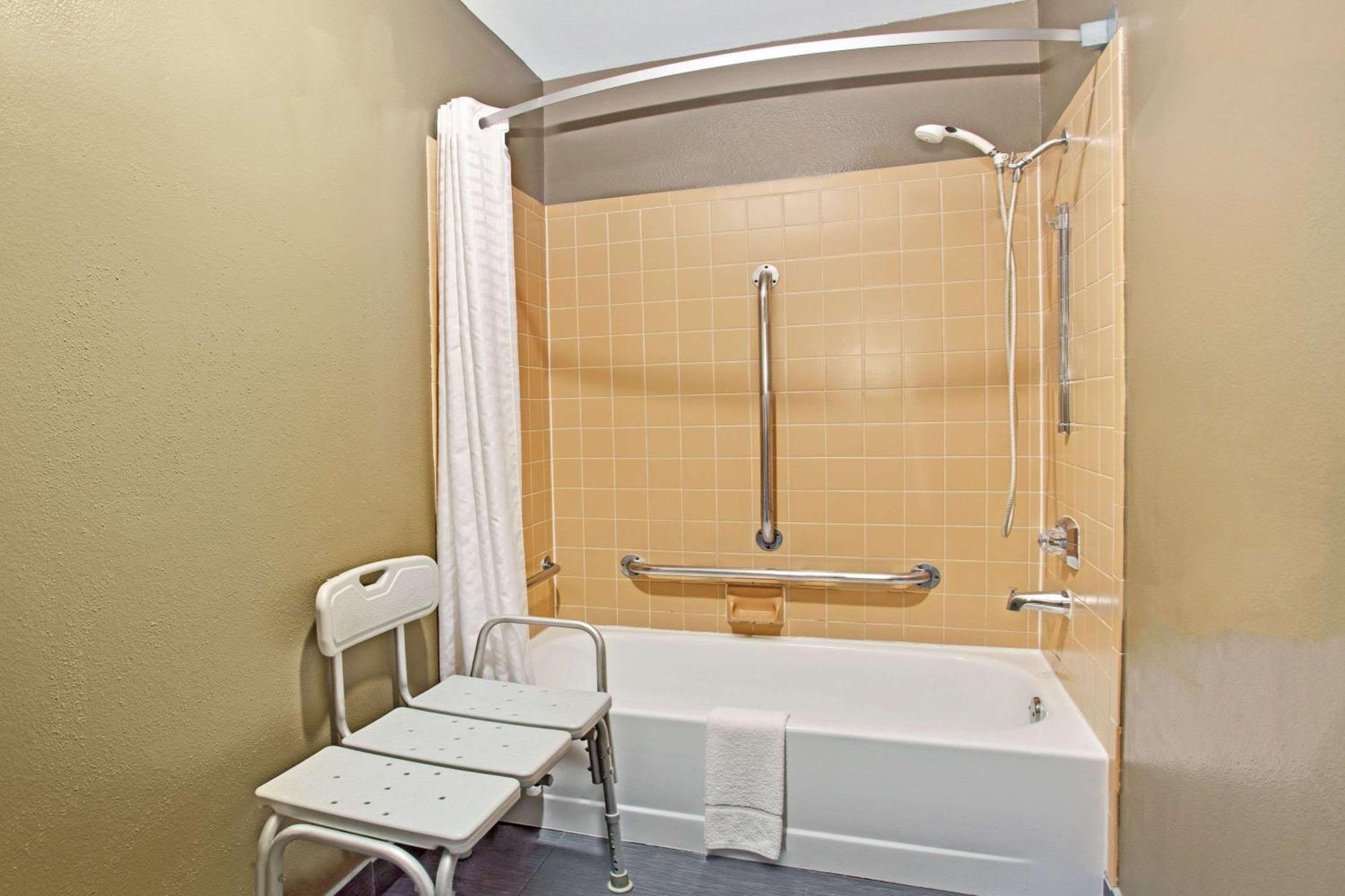King Room - Disability Access/Non-Smoking