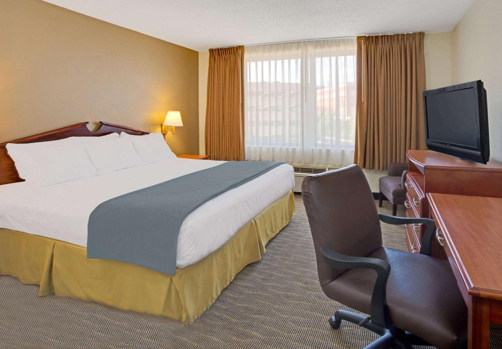 King Room - Disability Access/Smoking