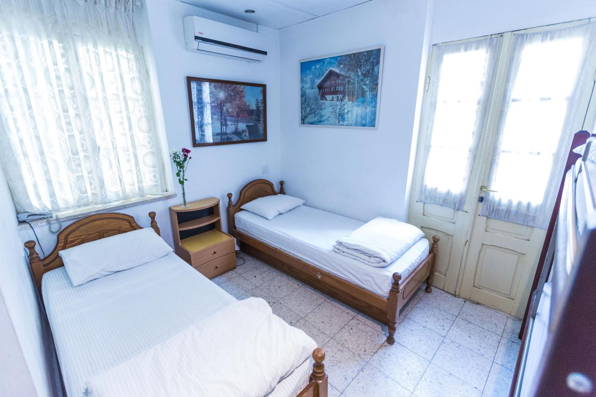 Basic Triple Room