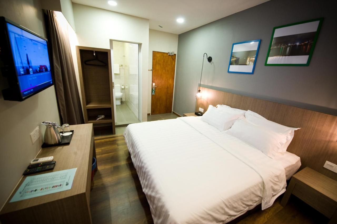 Deluxe Queen Room with Window,720383002:JPEG