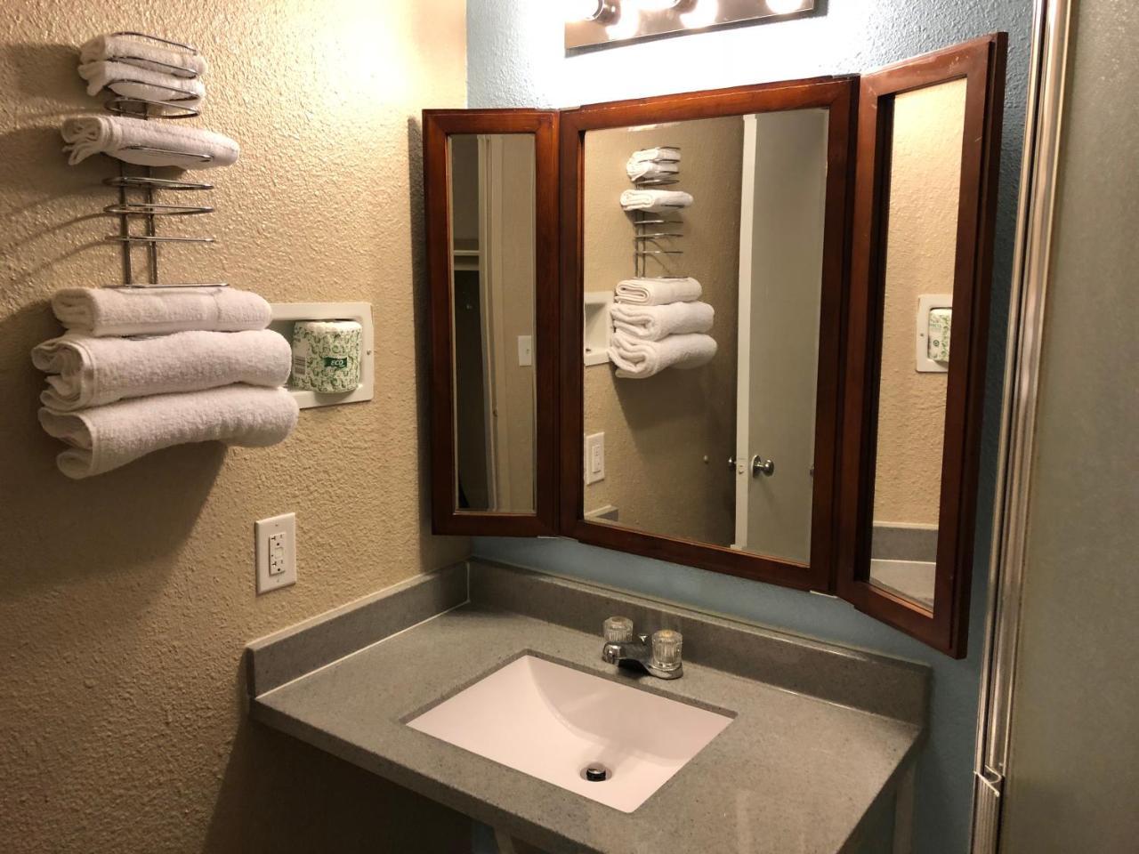 Deluxe Room with Two Double Beds - Smoking
