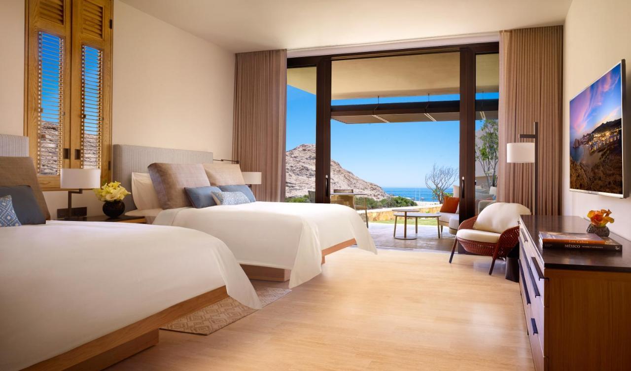 Habitación con cama grande