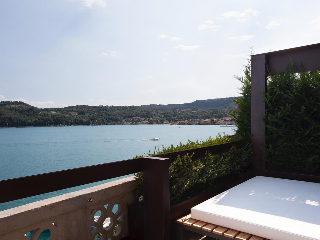 Suite with Balcony and Lake View,81254826:JPEG