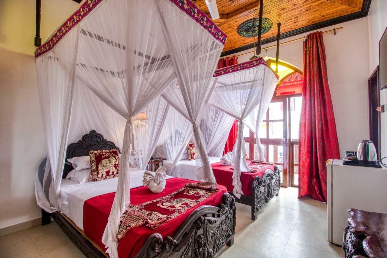 Zweibettzimmer mit Balkon und Meerblick