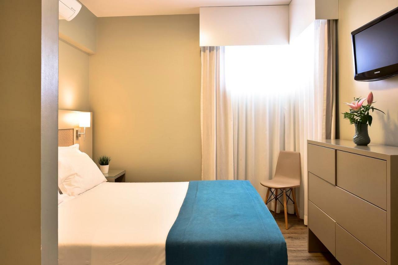 Premium Apartment mit 1 Schlafzimmer, Balkon und Poolblick
