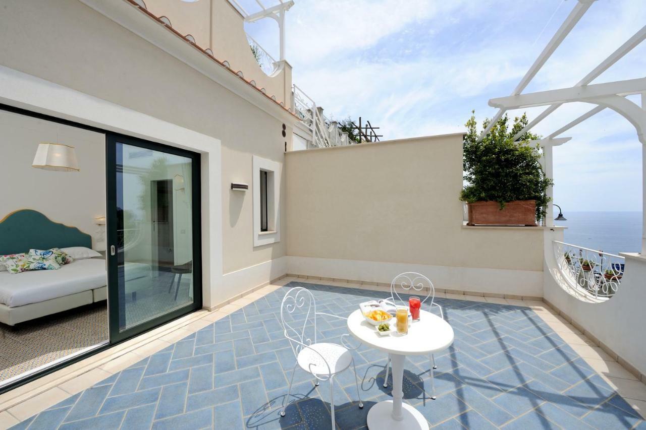 Suite Junior con terraza y vistas al mar