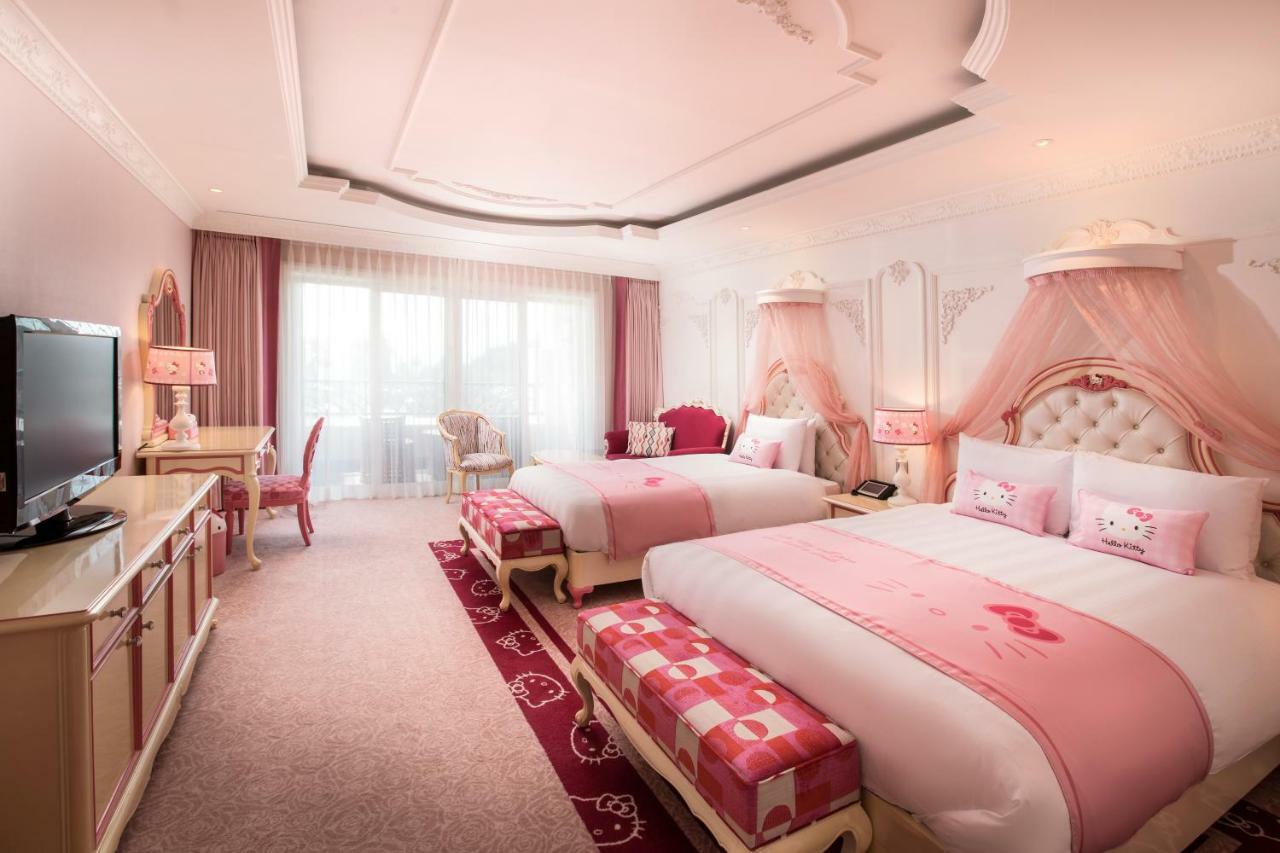 Hello Kitty Theme Room