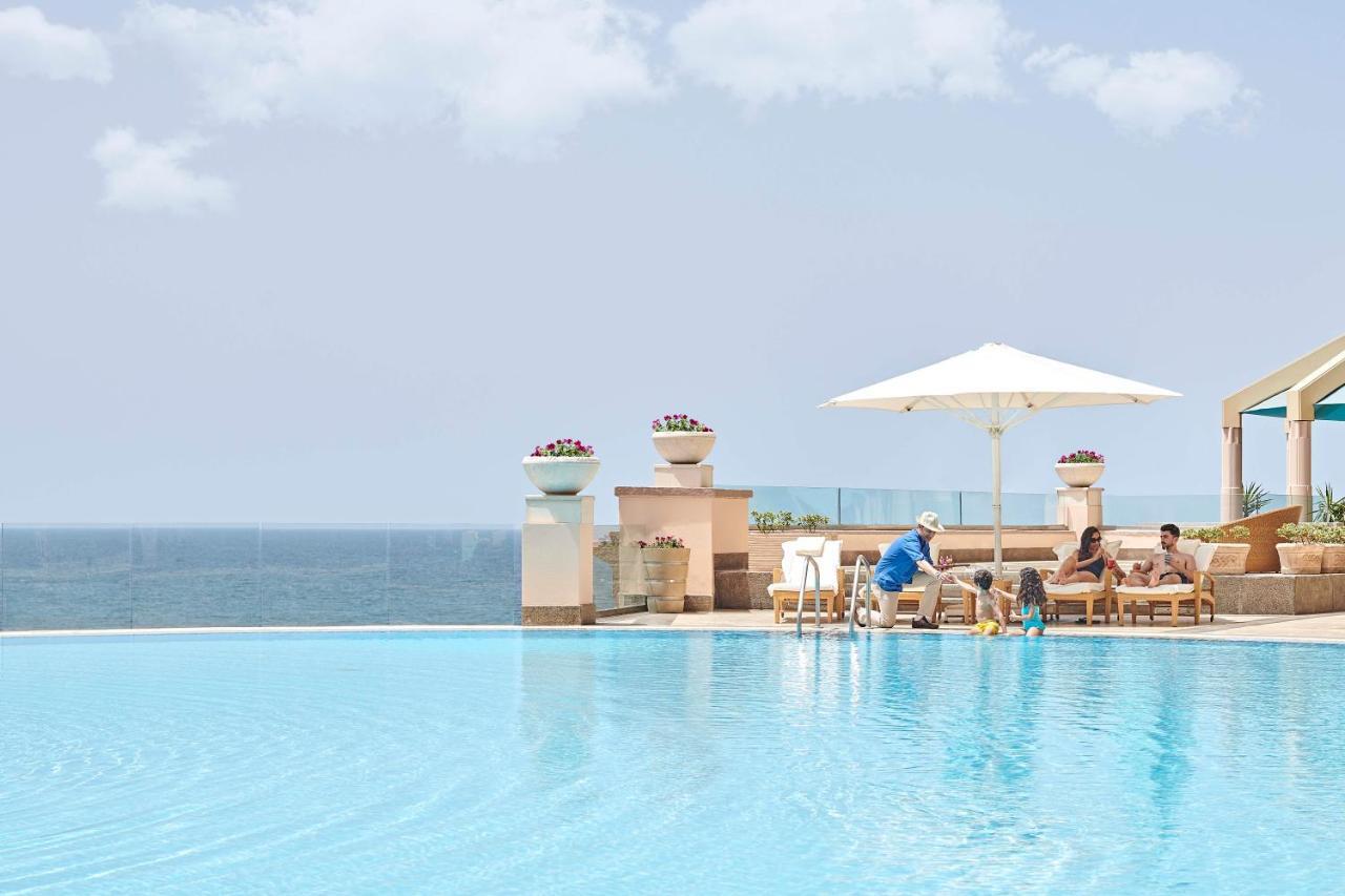 Zimmer mit 1 Kingsize-Bett, Pool und Terrasse