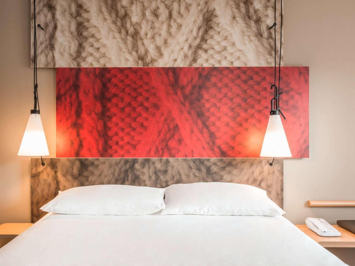 Connecting Rooms