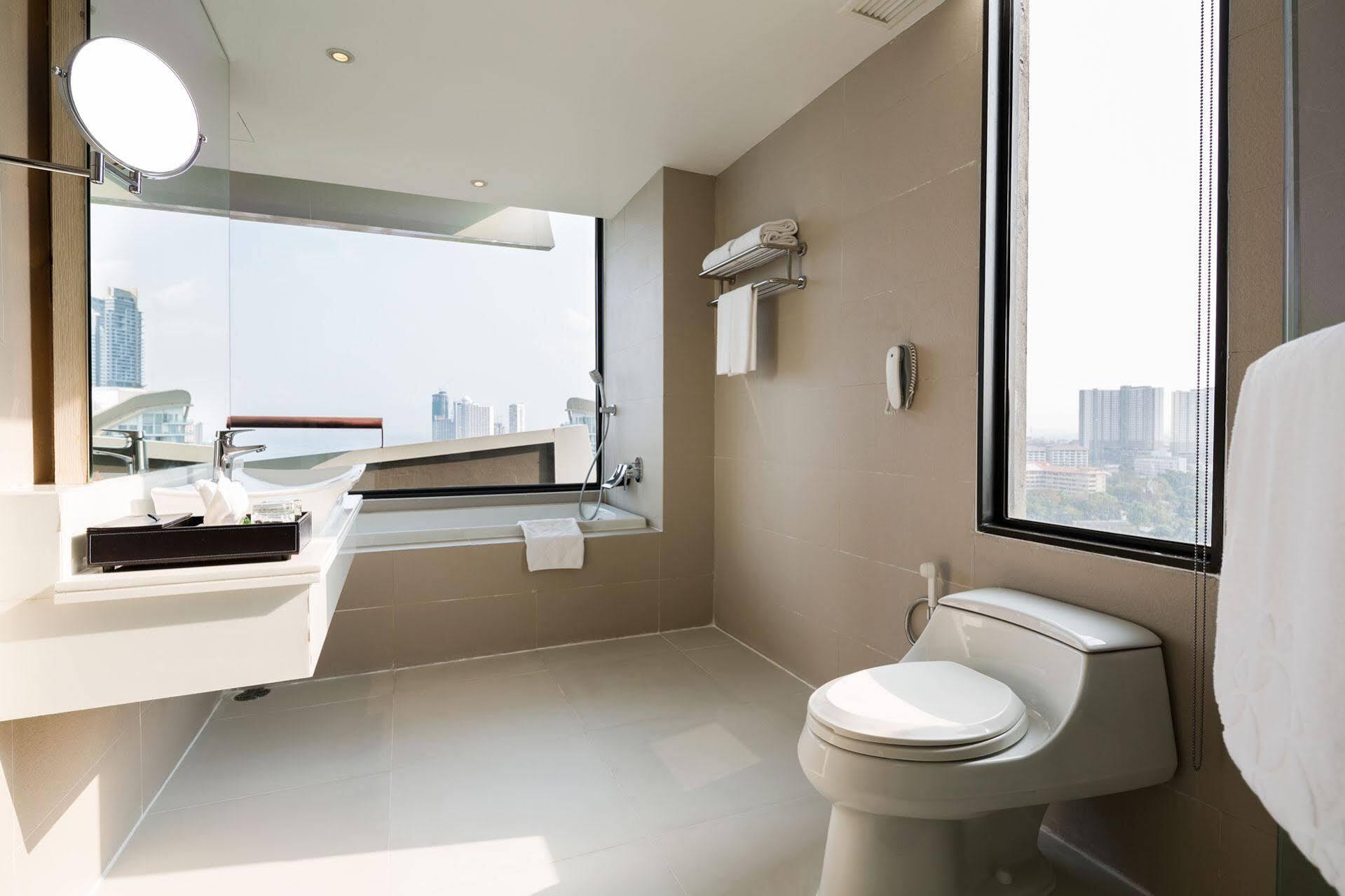 Junior Family Suite including club benefits with Sea View