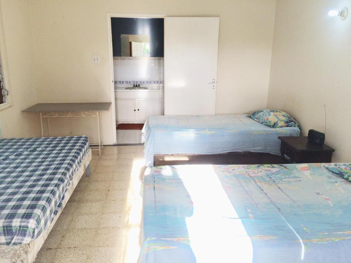 Dreibettzimmer mit Dusche