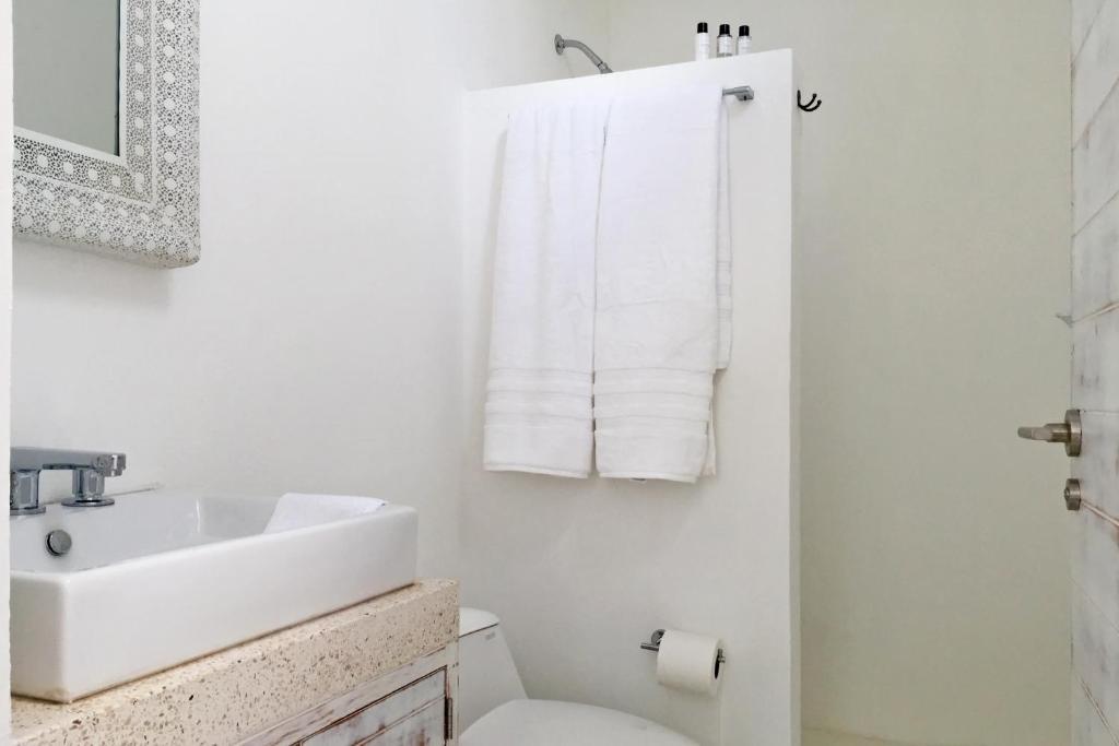 Two Bedroom Apartment with Terrace and Swimming Pool
