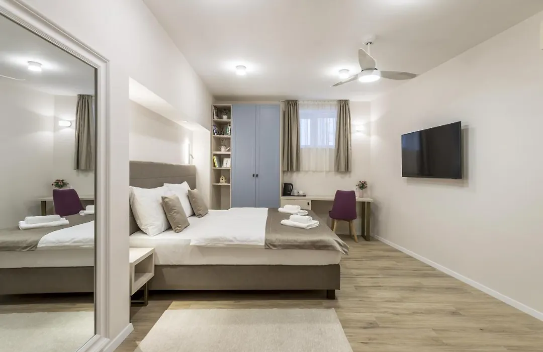 Cor Rooms-1
