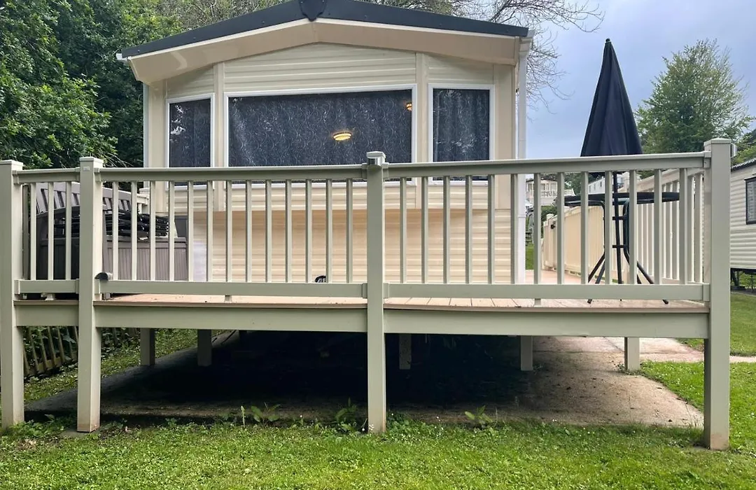 Hoburne Devon Bay Beautiful 3 Bedroom Static Caravan With Decking-1