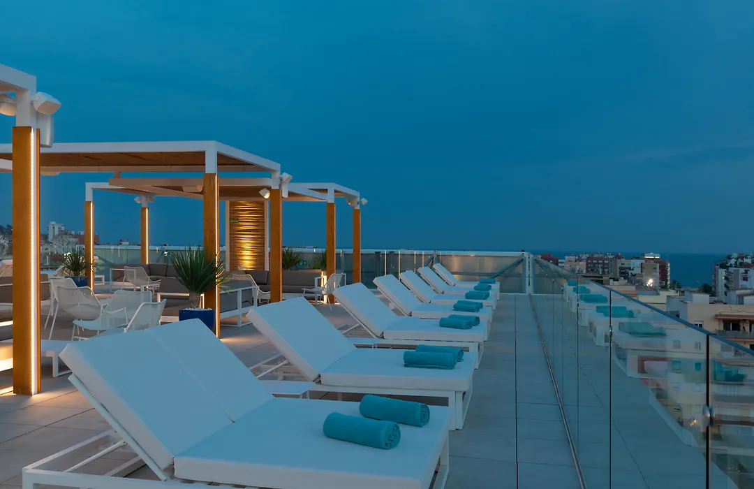 L'Azure Hotel & Spa 4Sup-1