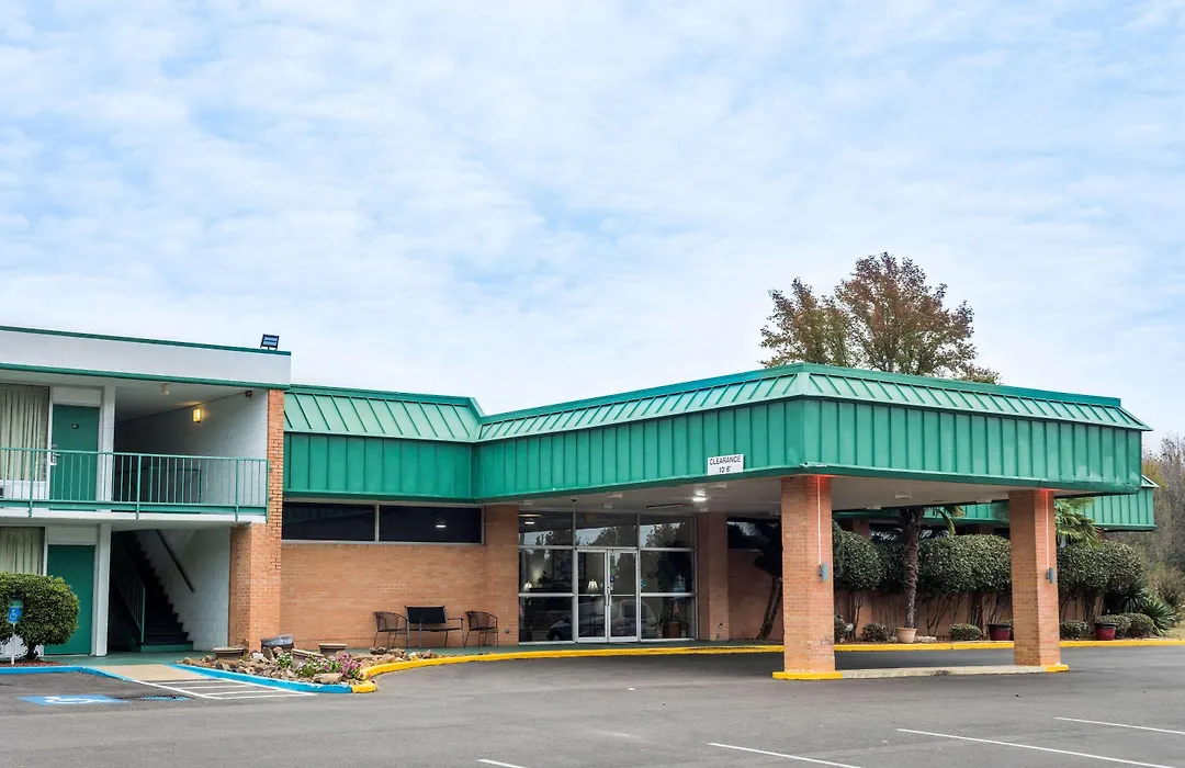 Super 8 By Wyndham Hope-1