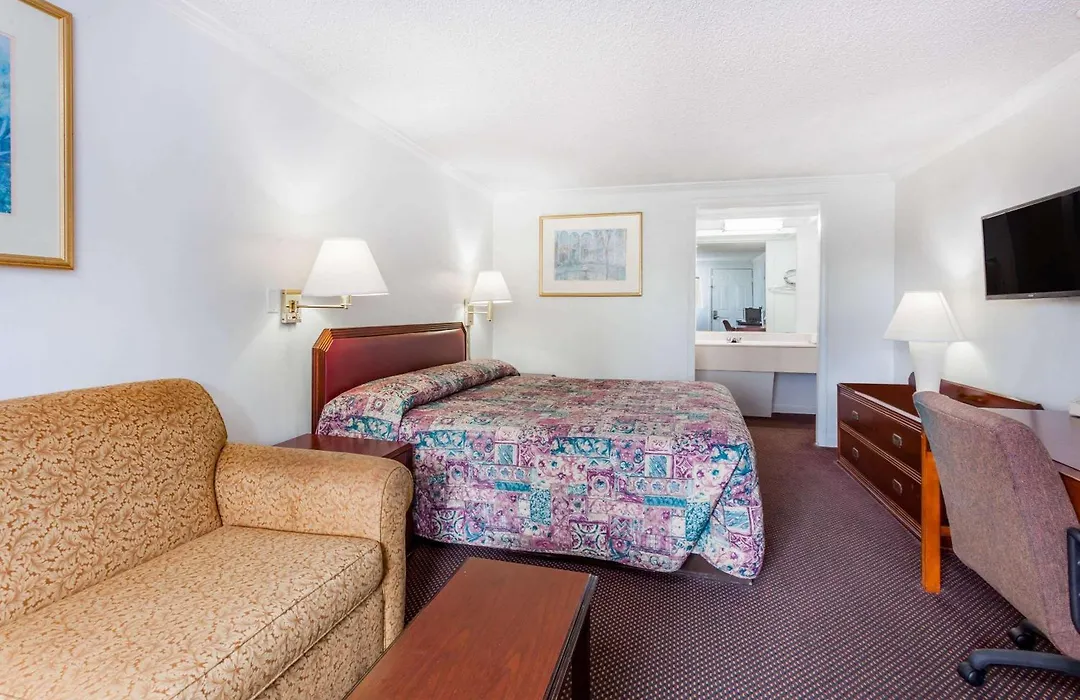 Knights Inn - Columbia-1