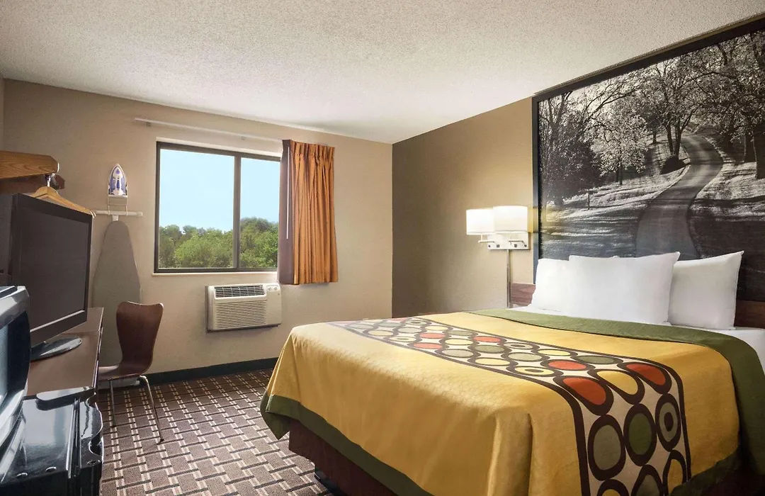 Super 8 By Wyndham Mayfield-1