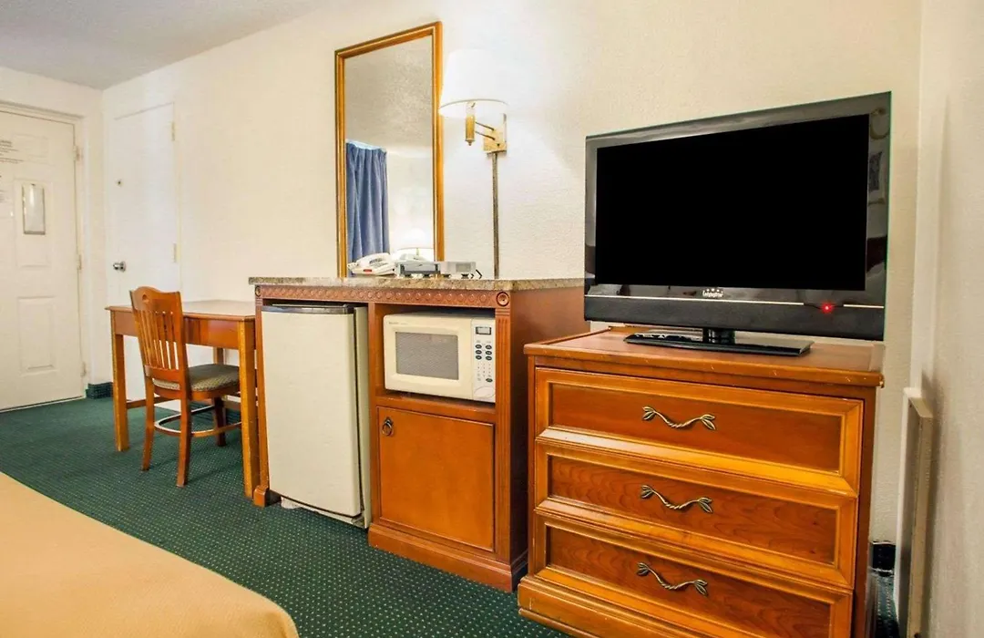 Econo Lodge Somers Point-1