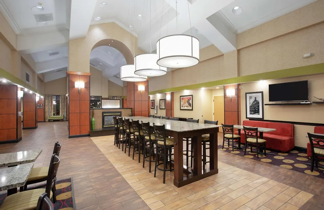 Hampton Inn & Suites Kansas City-Merriam-1