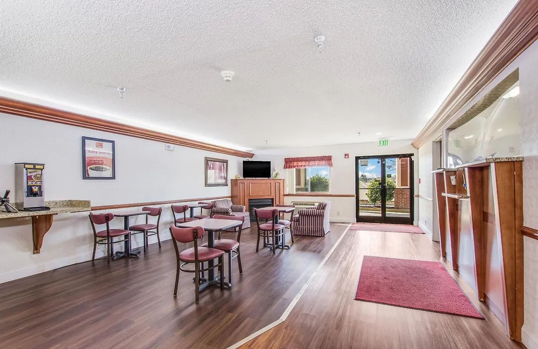 Econo Lodge Shelbyville-1