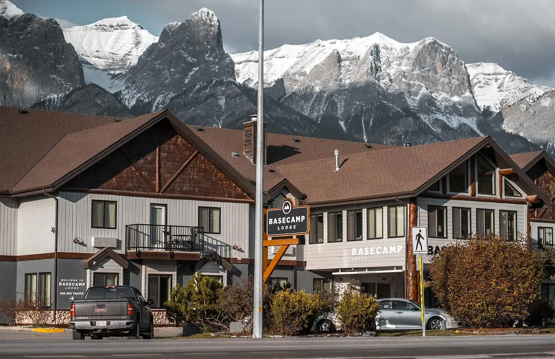 Basecamp Lodge Canmore-1