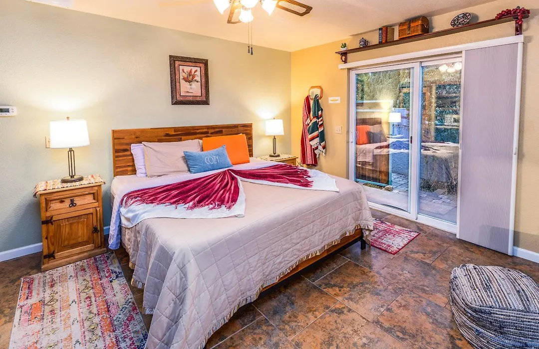 Cozy Cactus Inn-1