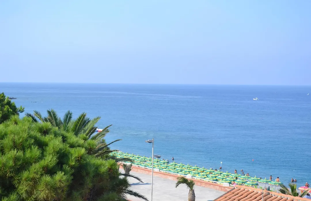 Beach Hotel-1