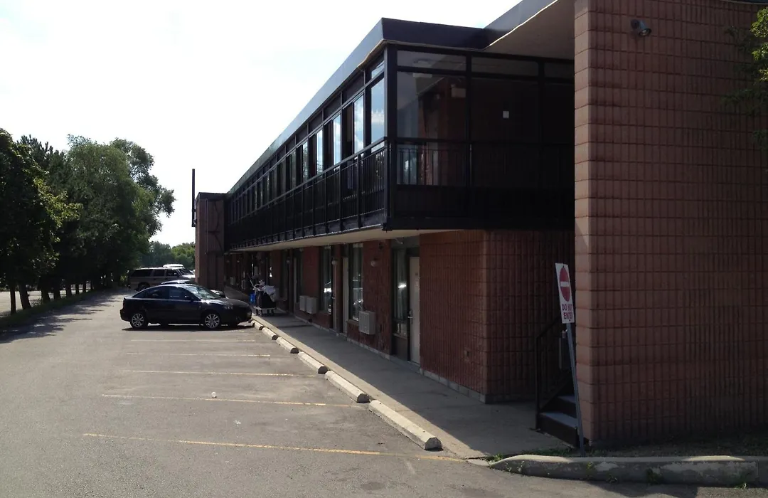 Mississauga Gate Inn-1