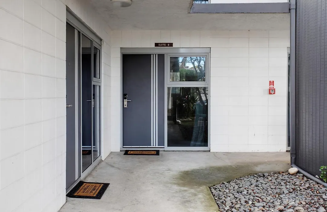 Ellerslie Palms Motel-1