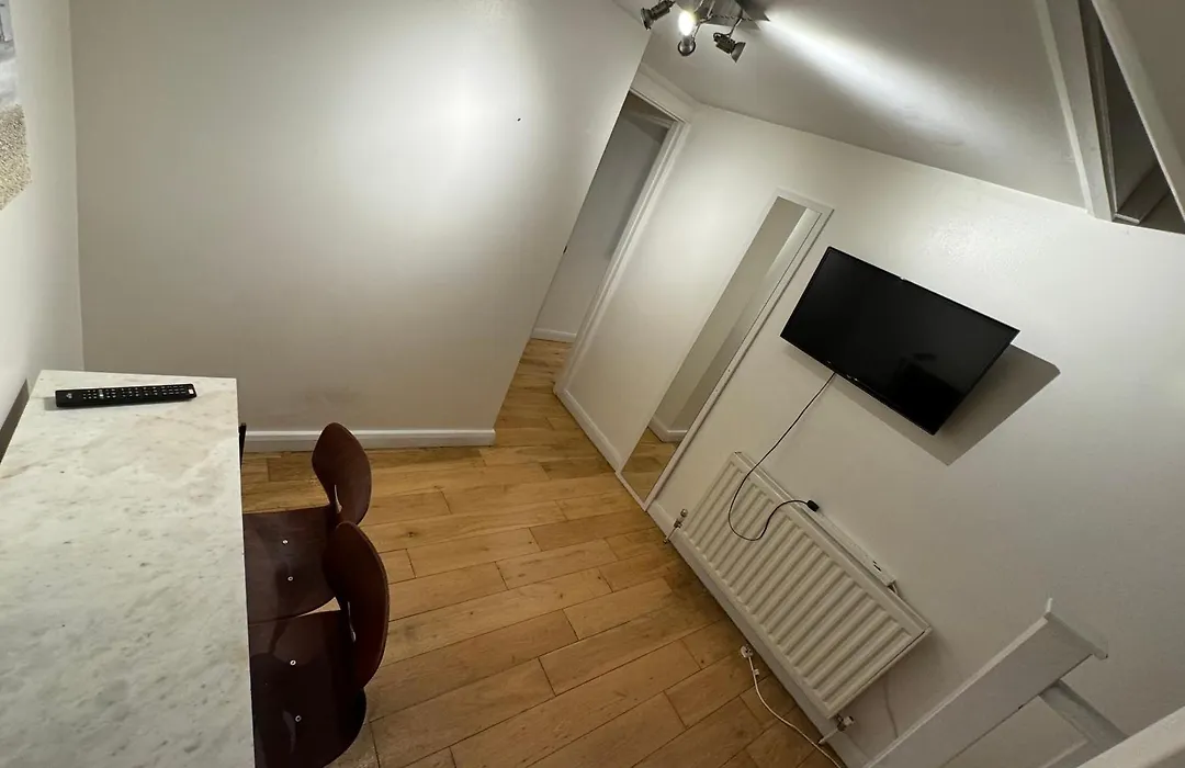 Cozy Rooms Near Central London-1
