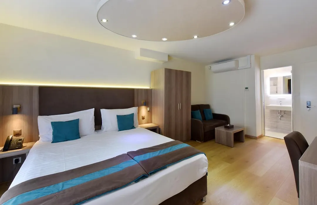 Hotel Rousseau-1