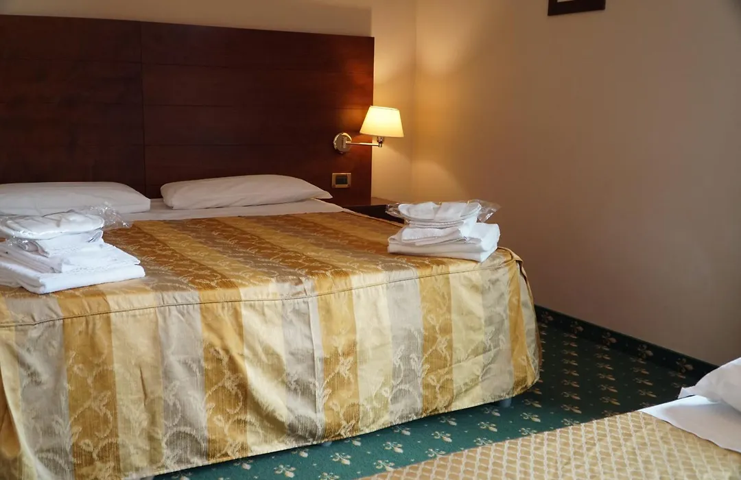 Hotel President-1
