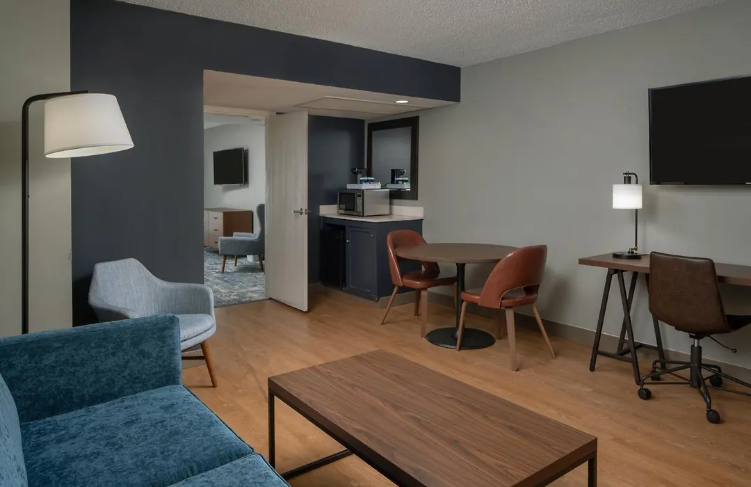 Four Points By Sheraton Suites Tampa Airport Westshore-1