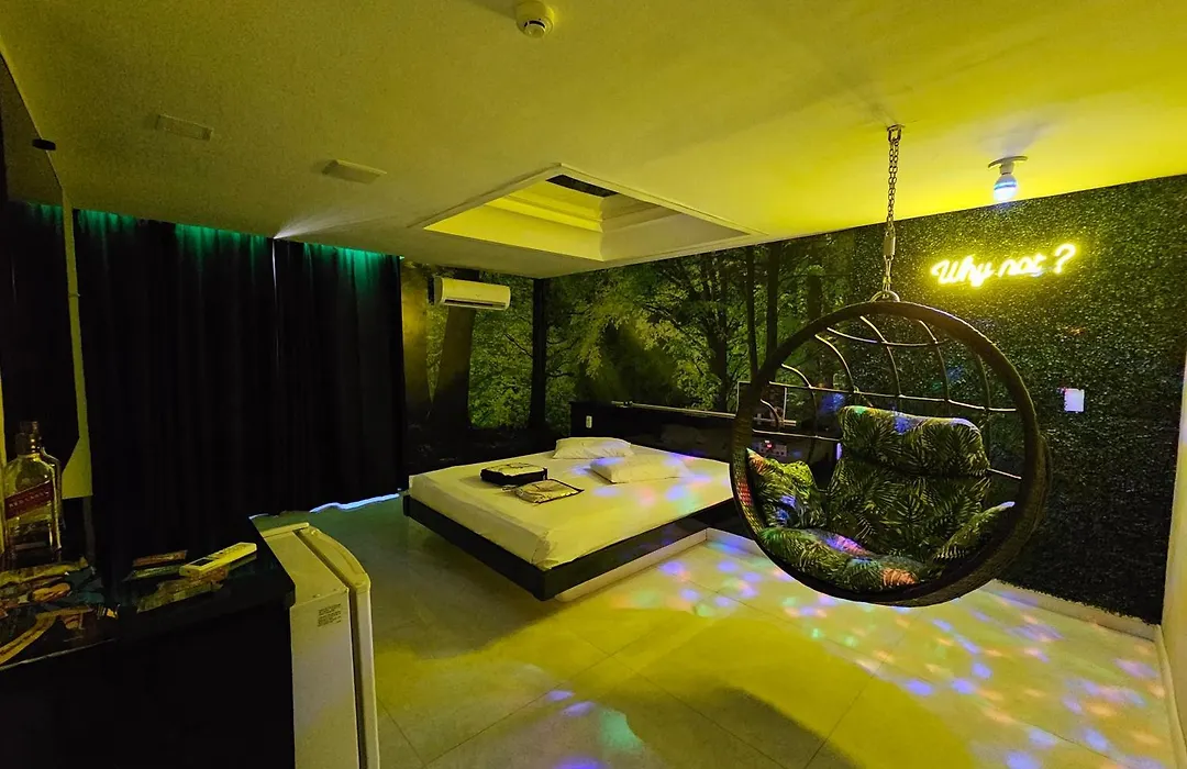 Motel Kamasutra-1